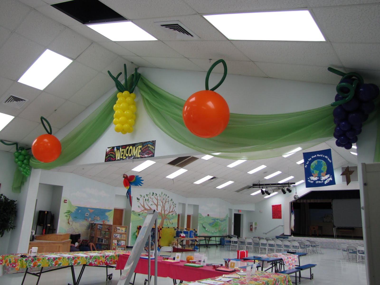 Spirit decorations School Spirit Decorations and Party Supplies Having school spirit is one of the best ways to improve morale around your school! With a little help from PartyCheap, school spirit in your school district can be at an all-time high!